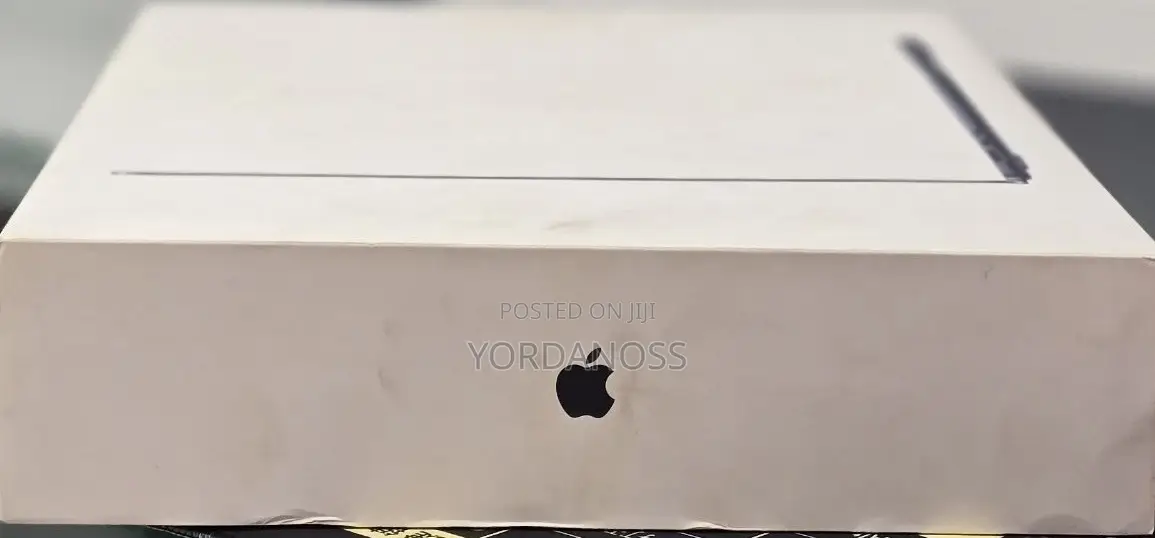 New Laptop Apple MacBook Air 2025 M4 16GB Apple M4 SSD 256GB