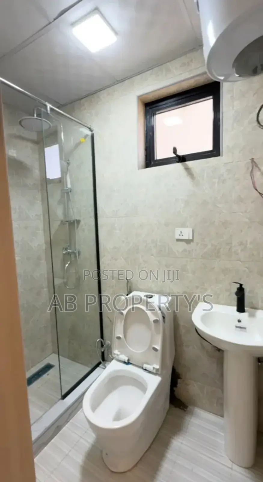 Furnished 3bdrm Apartment in መገናኛ ሾላ ገበያ, Yeka for sale