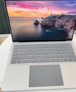 New Laptop Microsoft Surface 16GB Intel Core i7 SSD 512GB