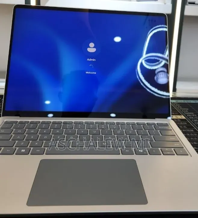 New Laptop Microsoft Surface 16GB Intel Core i7 SSD 512GB