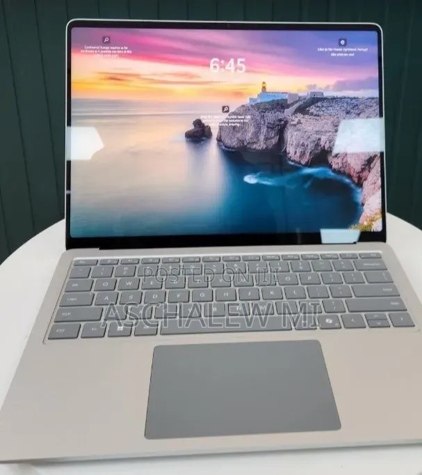 New Laptop Microsoft Surface 16GB Intel Core i7 SSD 512GB