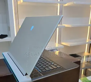 New Laptop Alienware X16 16GB Intel Core i7 SSD 1T