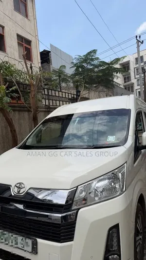 Toyota HiAce 2022 White