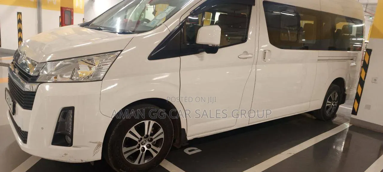 Toyota HiAce 2022 White