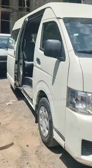 Toyota HiAce 2019 White