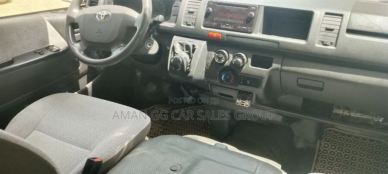 Toyota HiAce 2019 White