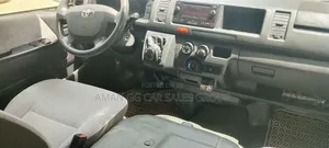 Toyota HiAce 2019 White