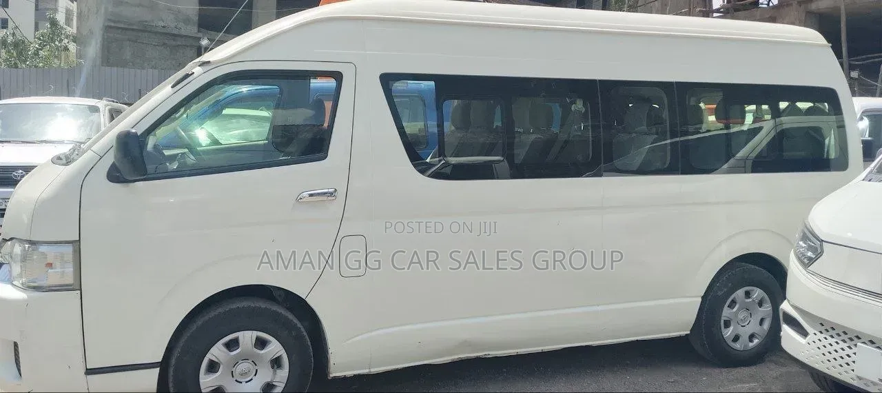 Toyota HiAce 2019 White