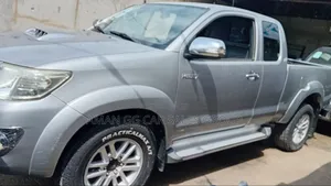 Toyota Hilux 2015 Silver