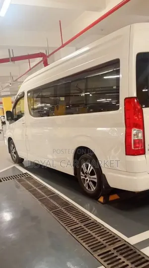 Toyota HiAce 2022 White