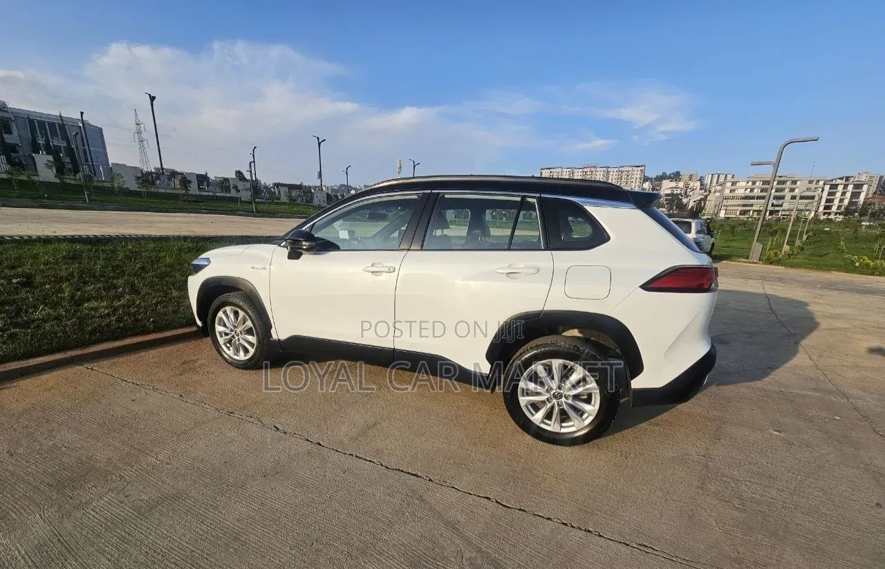 Toyota Corolla Cross Hybrid 2023 White