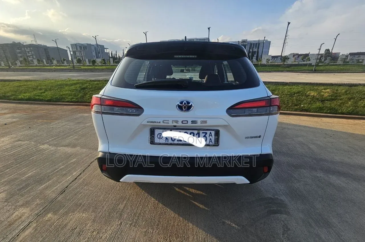 Toyota Corolla Cross Hybrid 2023 White