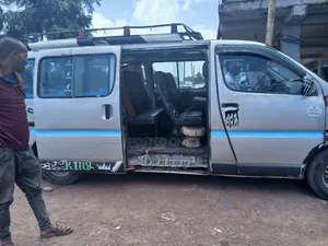 Toyota Grand HiAce 2002 Silver