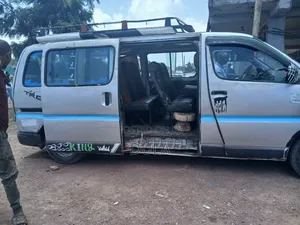 Toyota Grand HiAce 2002 Silver