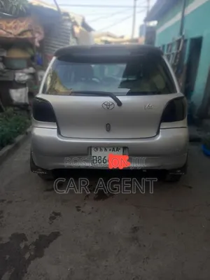 Toyota Vitz 2001 Silver