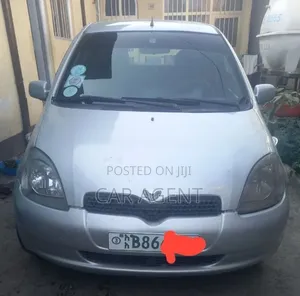 Toyota Vitz 2001 Silver