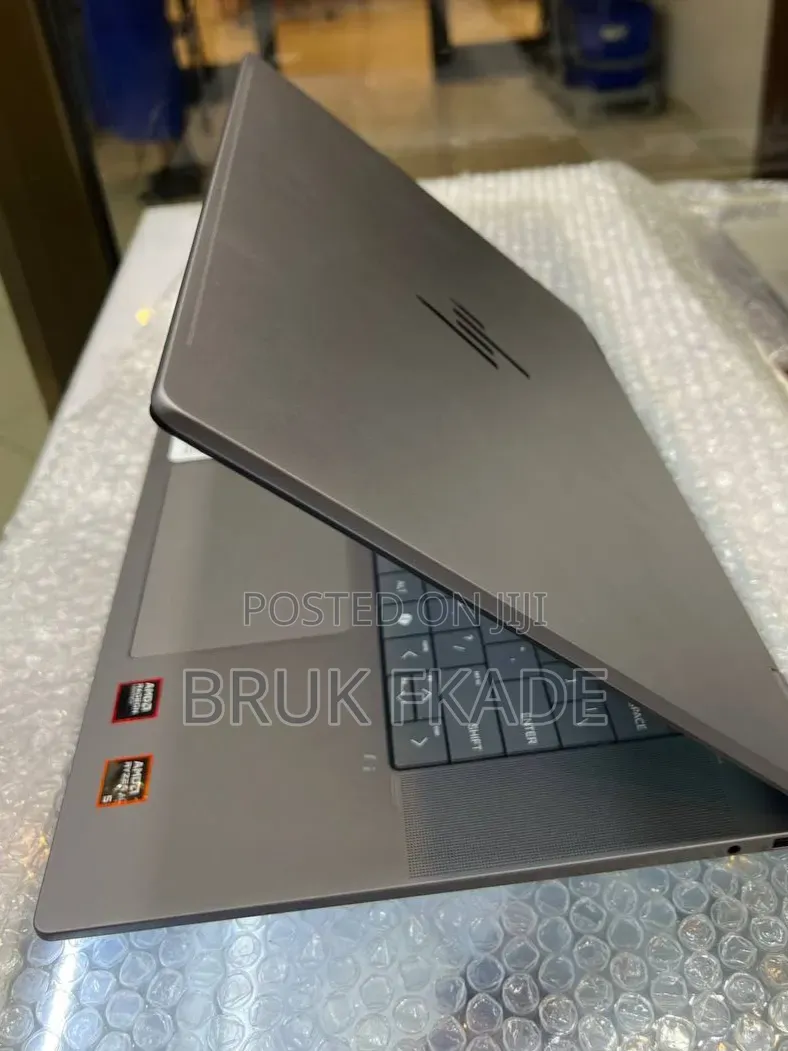 New Laptop HP OmniBook Ultra Flip 16" 16GB AMD Ryzen 5 SSD 512GB