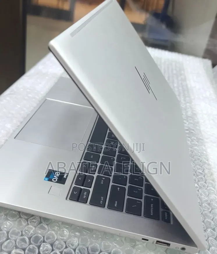 New Laptop HP EliteBook 840 G9 16GB Intel Core i7 SSD 512GB