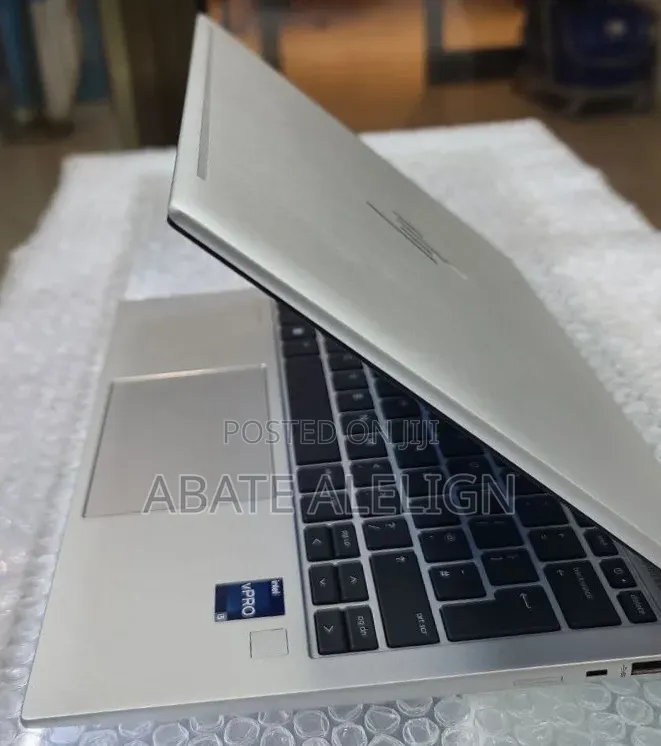 New Laptop HP EliteBook 830 G9 16GB Intel Core i5 SSD 512GB