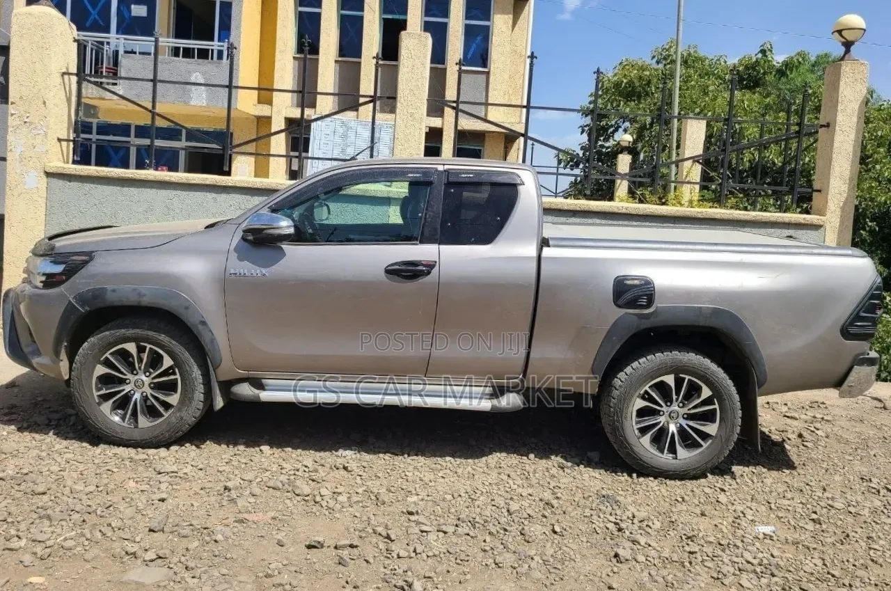 Toyota Hilux 2017 Gray