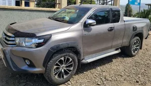 Toyota Hilux 2017 Gray