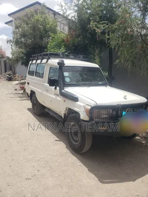 Toyota Land Cruiser 2011 White