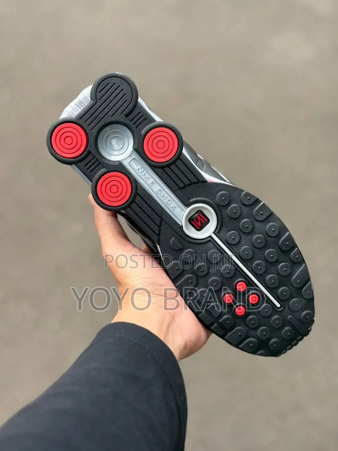 Nike Shox R4 in a Black and Red Fashion Sneakers