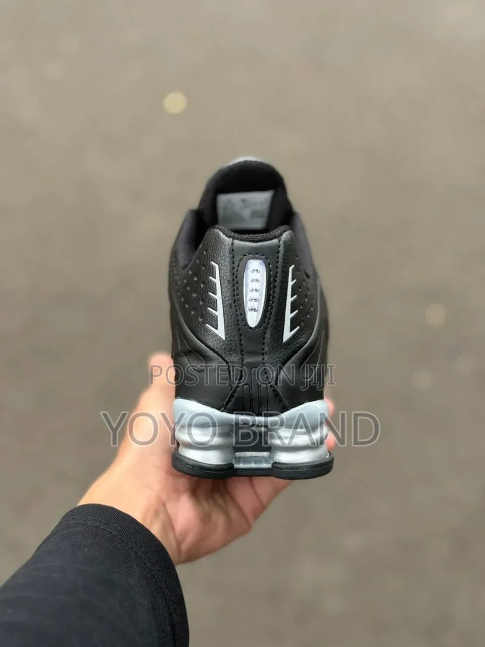 #Nike Shox R4 Qs in a Black /Metallic Silver