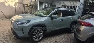 Toyota RAV4 LE 2021