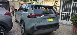 Toyota RAV4 LE 2021