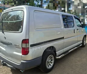 Toyota HiAce 2006