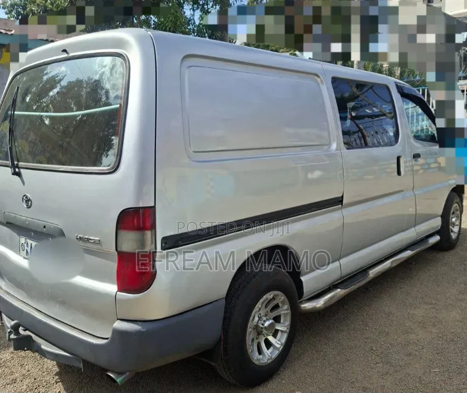 Toyota HiAce 2006