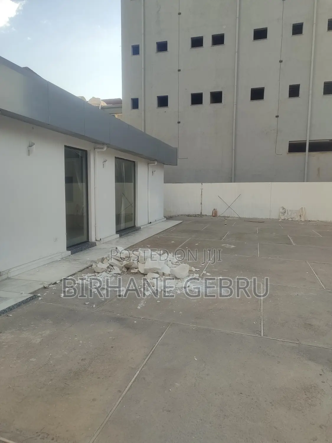 Vila House Rent for Resturant Cafe Show Room Car Washing and Other