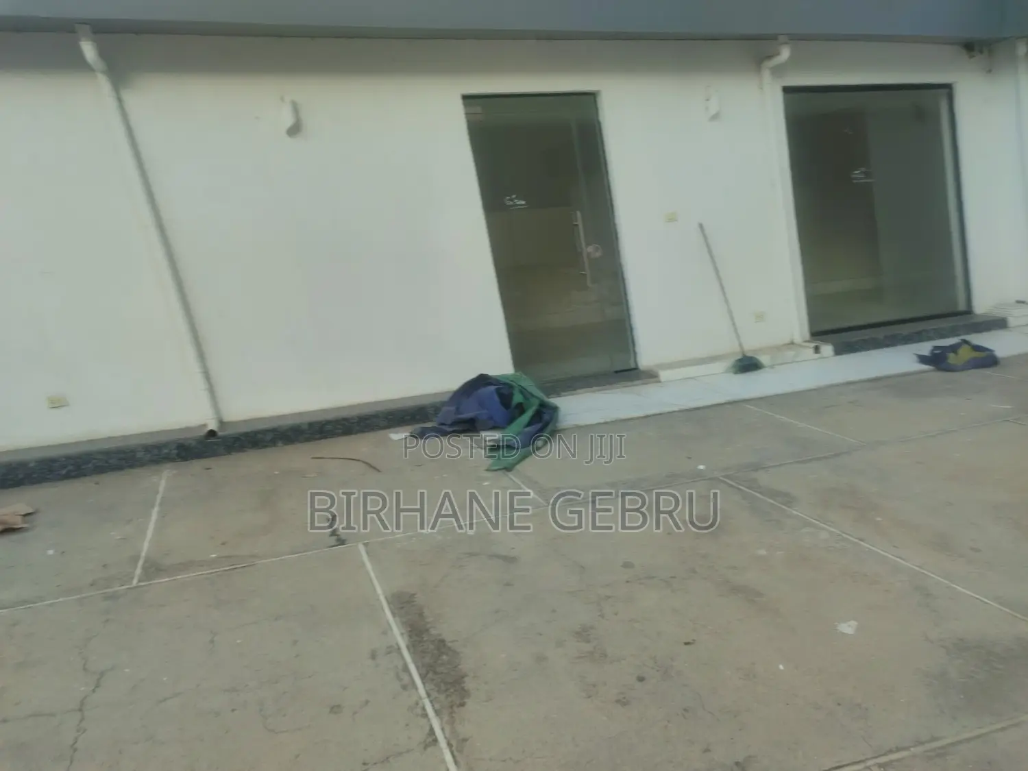Vila House Rent for Resturant Cafe Show Room Car Washing and Other