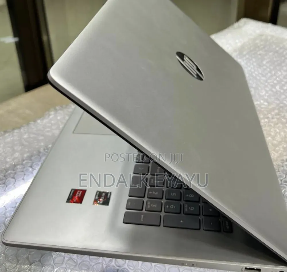 New Laptop HP 8GB AMD Ryzen 5 SSD 512GB