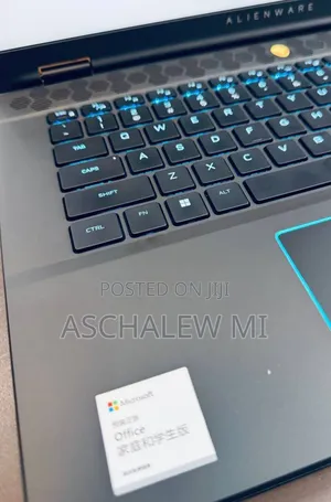 New Laptop Alienware M16 R2 16GB Intel Core Ultra 9 SSD 1T