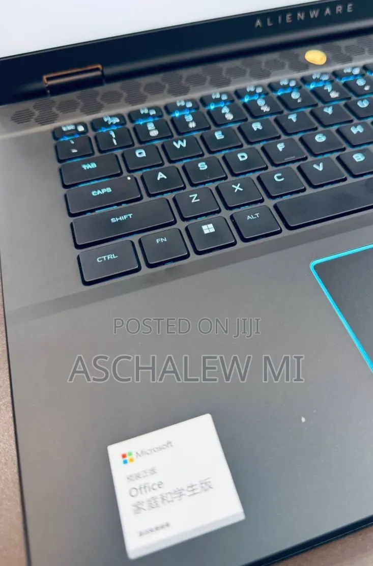 New Laptop Alienware M16 R2 16GB Intel Core Ultra 9 SSD 1T