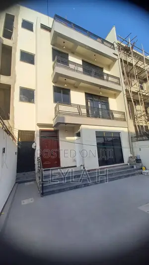 8bdrm Townhouse/Terrace in Bole for sale