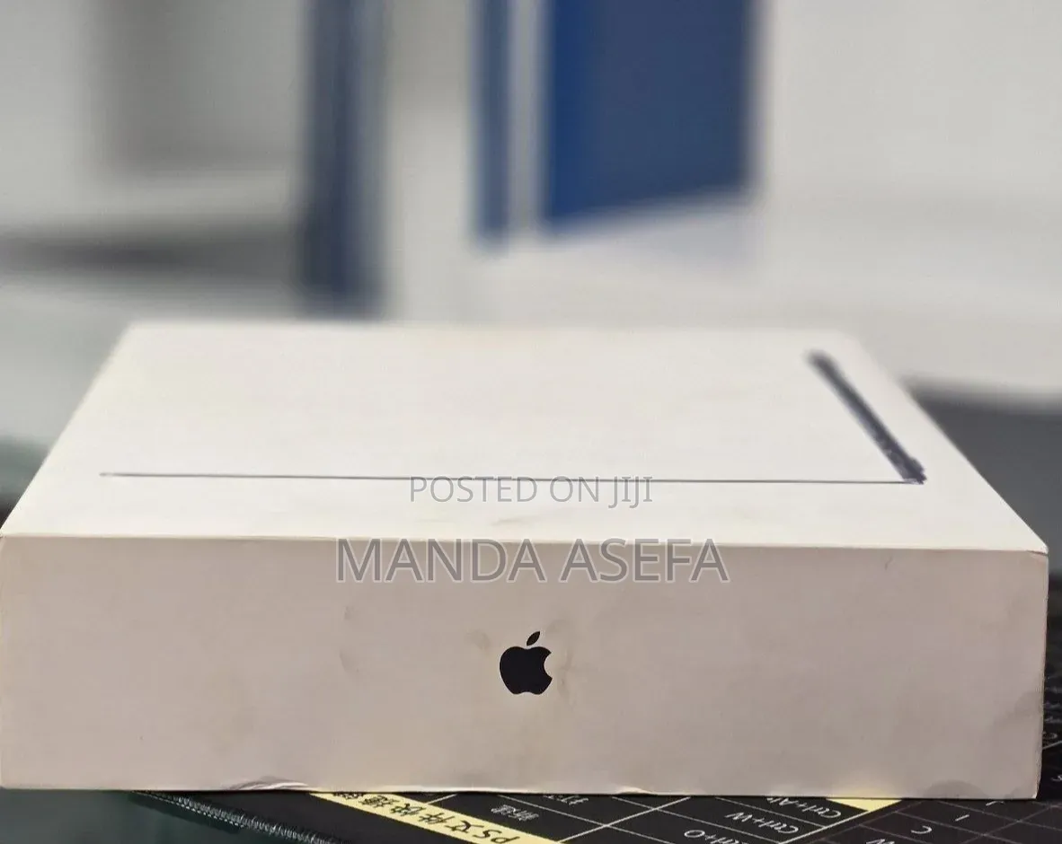 New Laptop Apple MacBook Air 2025 M4 16GB Apple M4 SSD 256GB