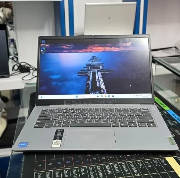 New Laptop Lenovo 4GB Intel SSD 128GB