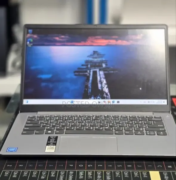 New Laptop Lenovo 4GB Intel SSD 128GB