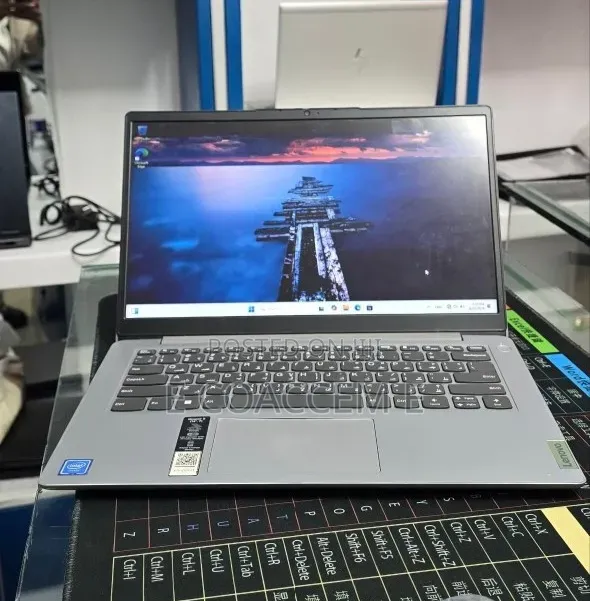 New Laptop Lenovo 4GB Intel SSD 128GB