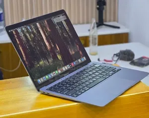 New Laptop Apple MacBook 16GB Apple M1 SSD 256GB