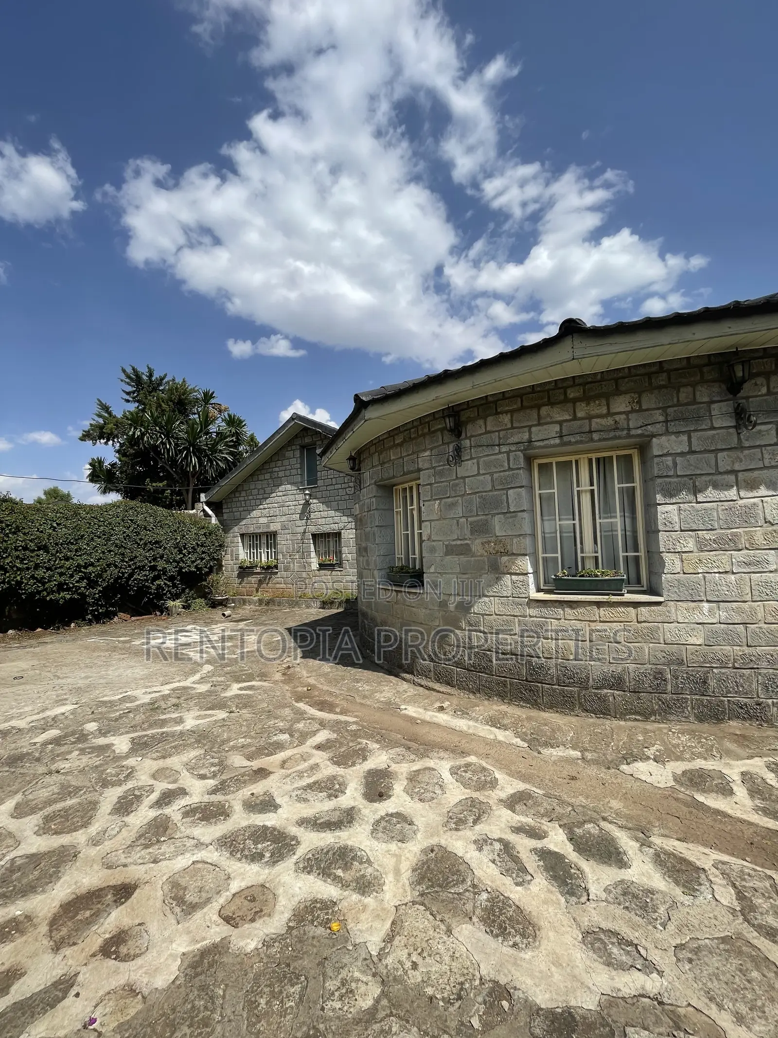 Furnished 3bdrm Villa in Bole for rent
