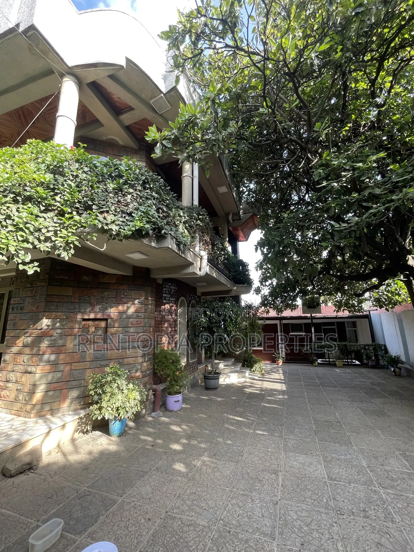 4bdrm House in Yeka for rent
