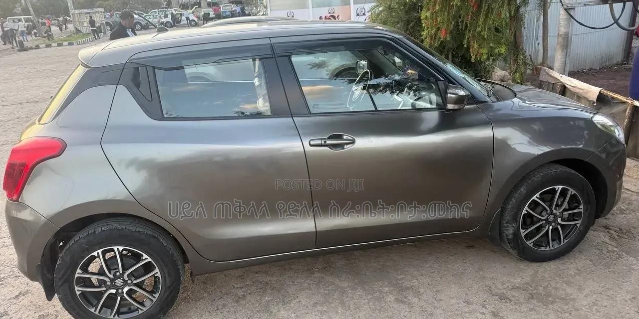 Suzuki Swift 2022 Gray