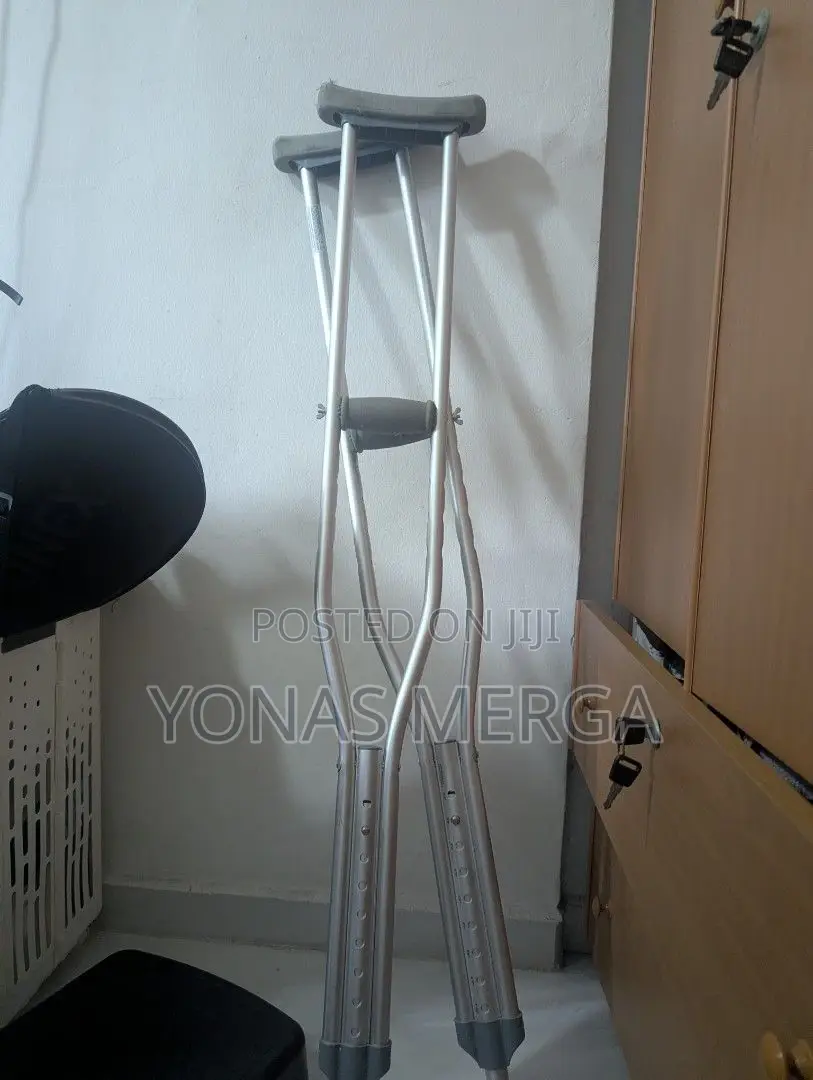 Axillary Crutches/Bilateral朽巉provide Support and Balance. Special