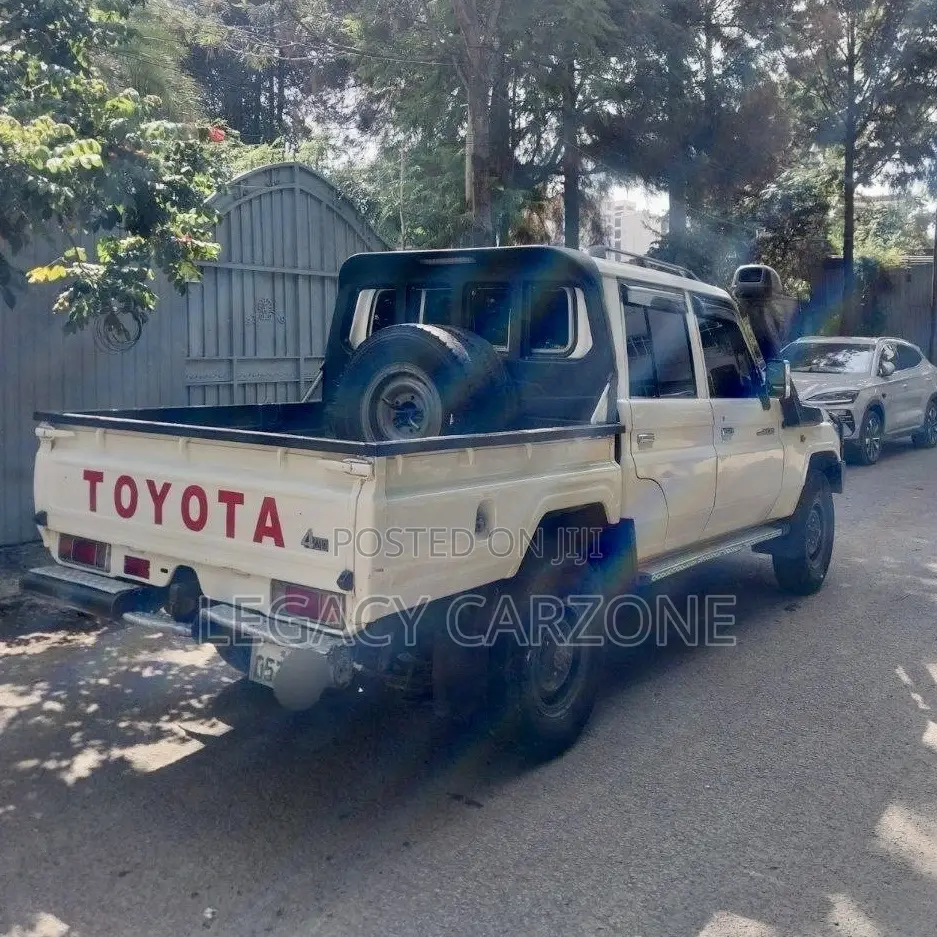 Toyota Land Cruiser 2017 White