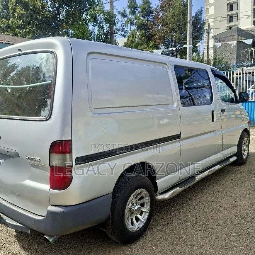 Toyota HiAce 2006 Silver