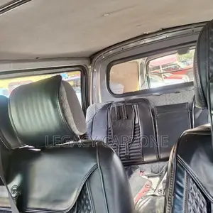 Toyota HiAce 2006 Silver